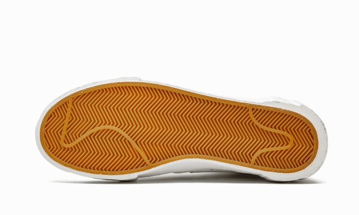 Vibrant fit Nike Blazer Mid Sacai White Grey