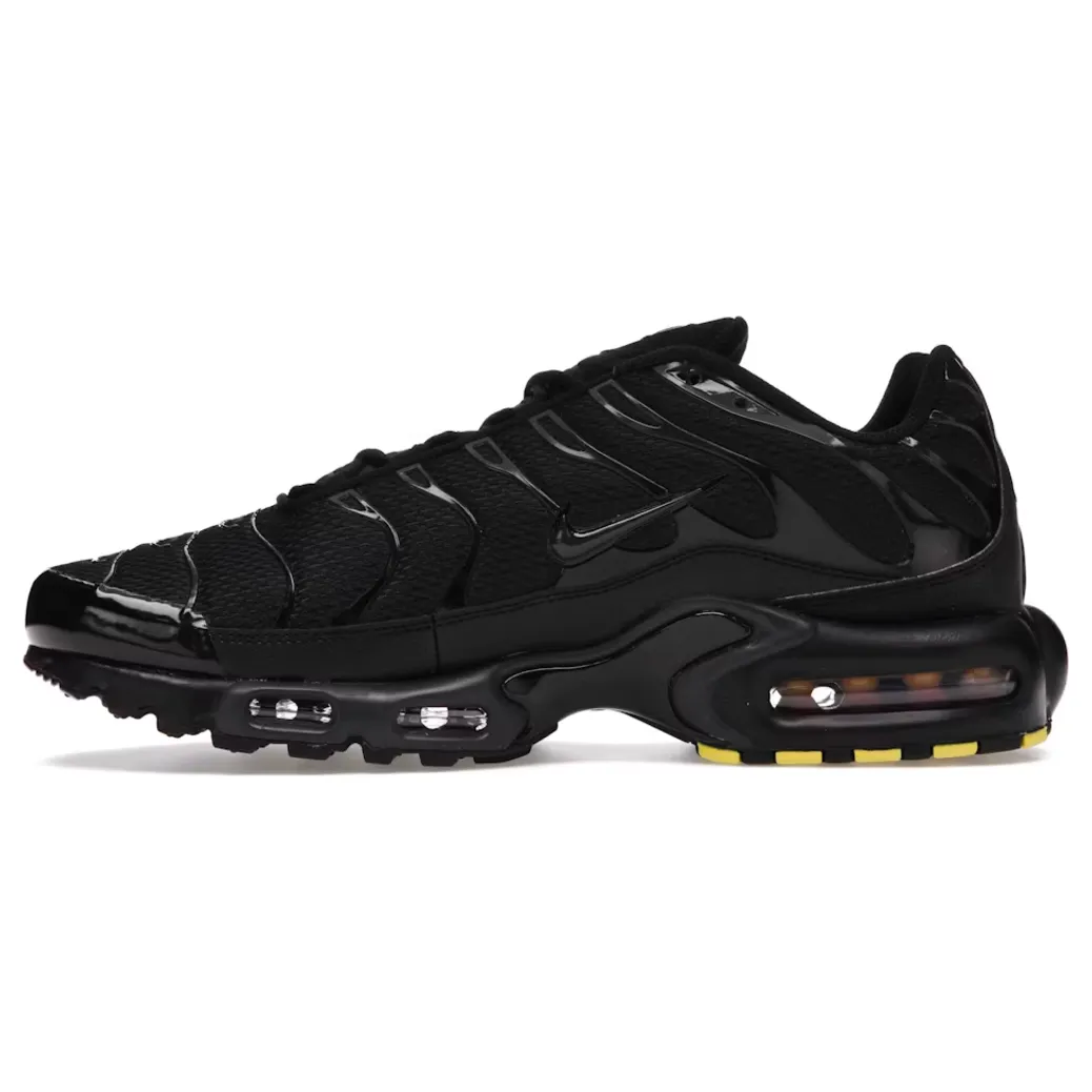 Nike Air Max Plus Triple Black Forefoot - striker running in a river area shoes