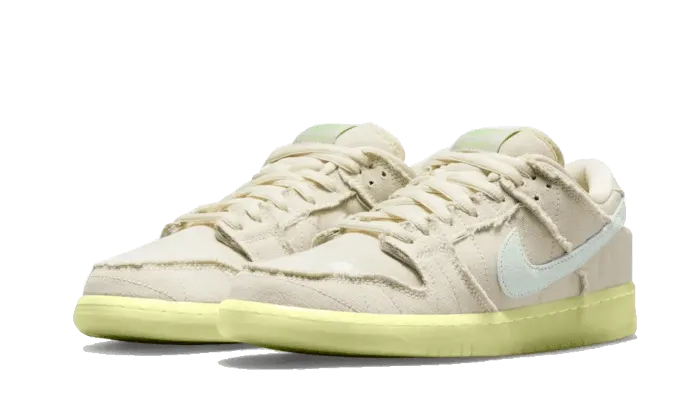 SB Dunk Low Mummy track running gear Tough Construction
