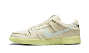 Comfortable Foot Bend Comfort Stretch SB Dunk Low Mummy