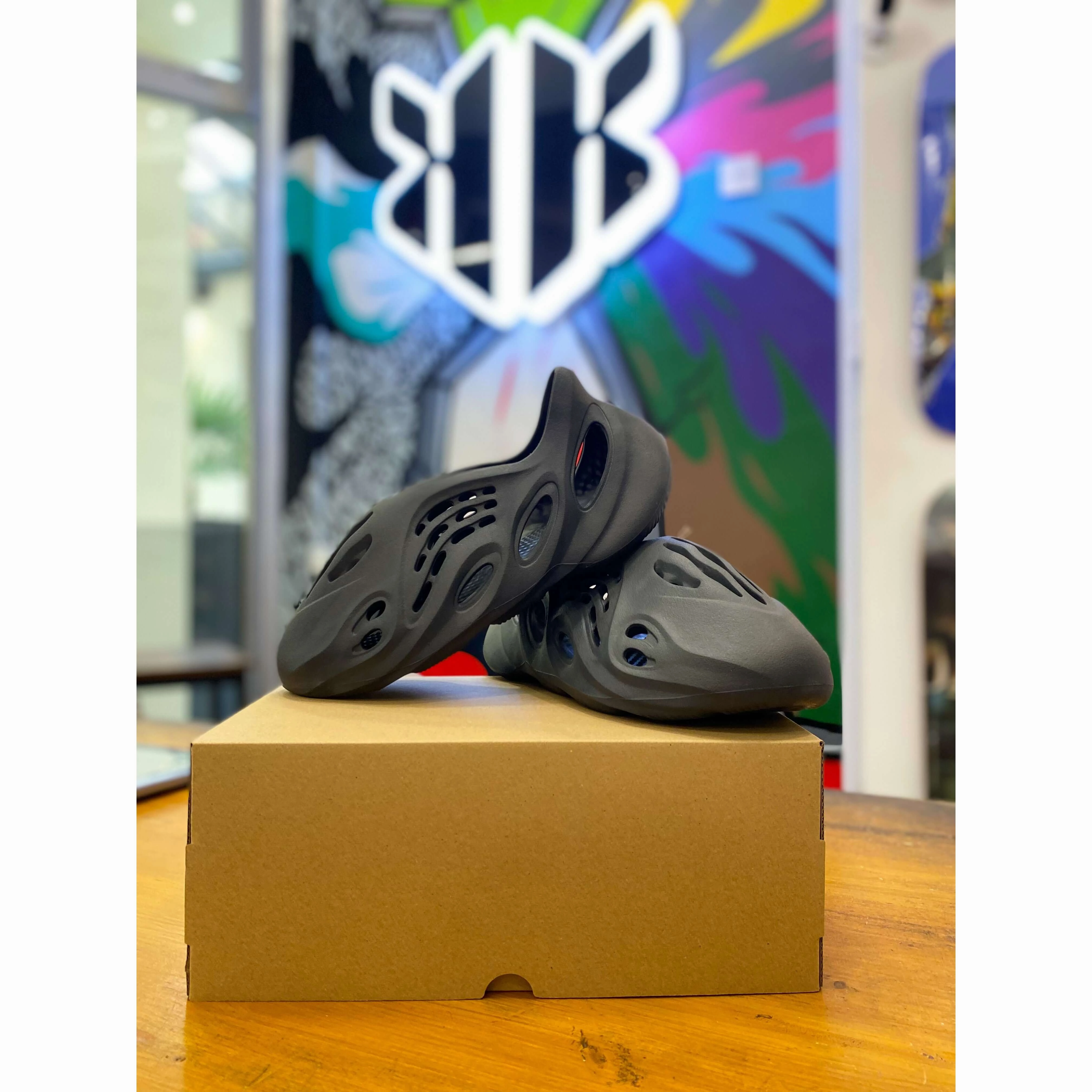 Flexible   outsole Grab Easy Adidas Yeezy Foam RNR Onyx