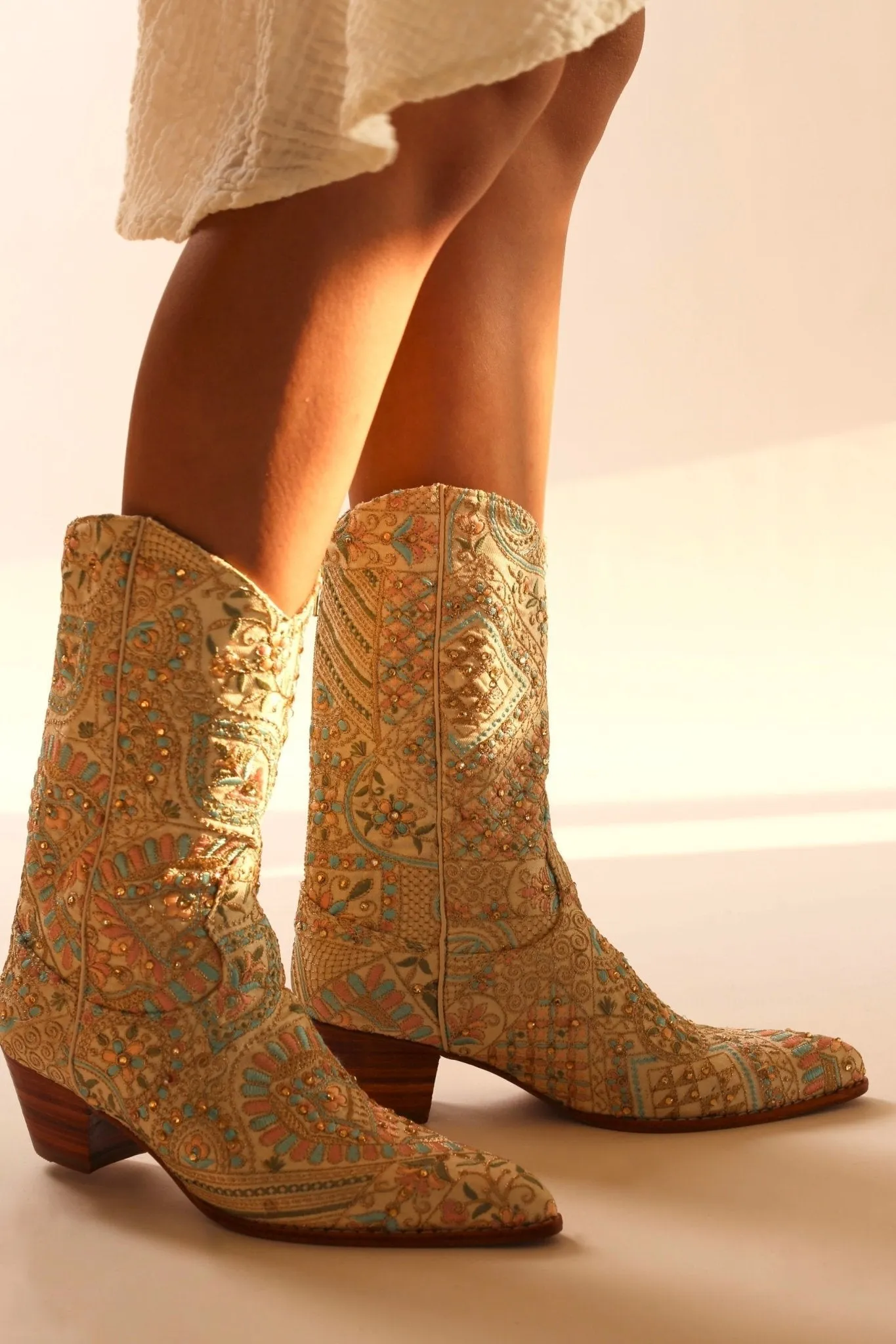 FLOWER SILK EMBROIDERED WESTERN BOOTS EMMAMIL
