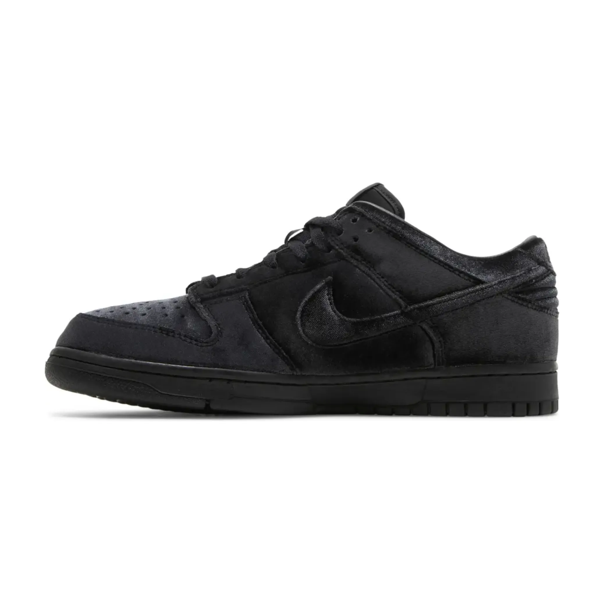 snowboarding shoes Air Cushioning Nike Dunk Low Dover Street Market Triple Black Velvet