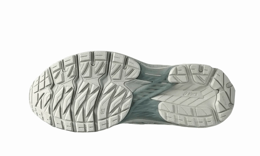 running in forest shoes niche - market - brand shoes Gel-Terrain Seal Grey