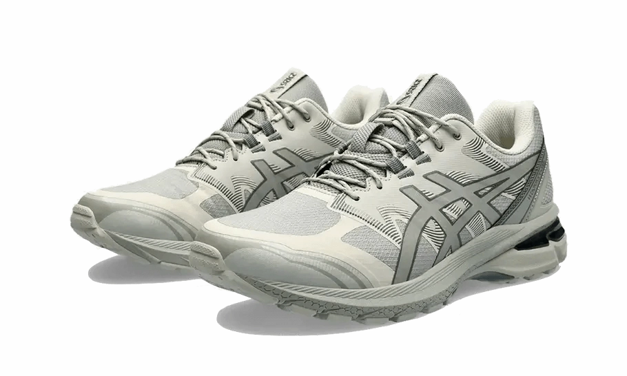 Gel-Terrain Seal Grey traction - pattern sole shoes