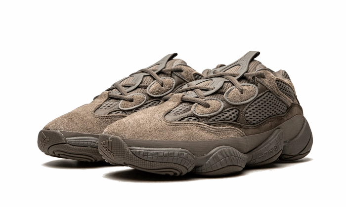 Yeezy 500 Clay Brown Foot Control