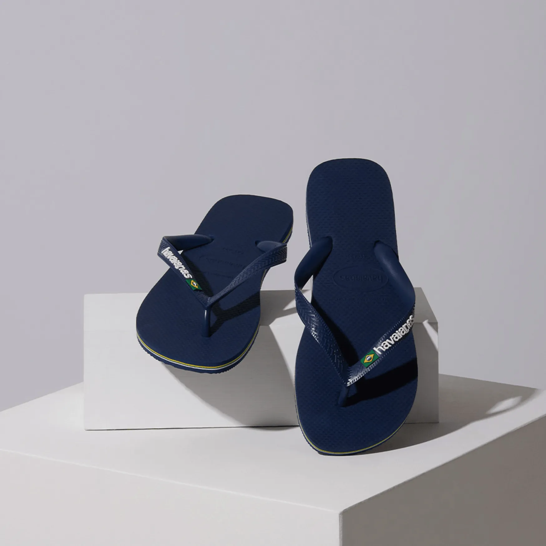 Havaianas Unisex Brazil Logo Sandal Navy Blue