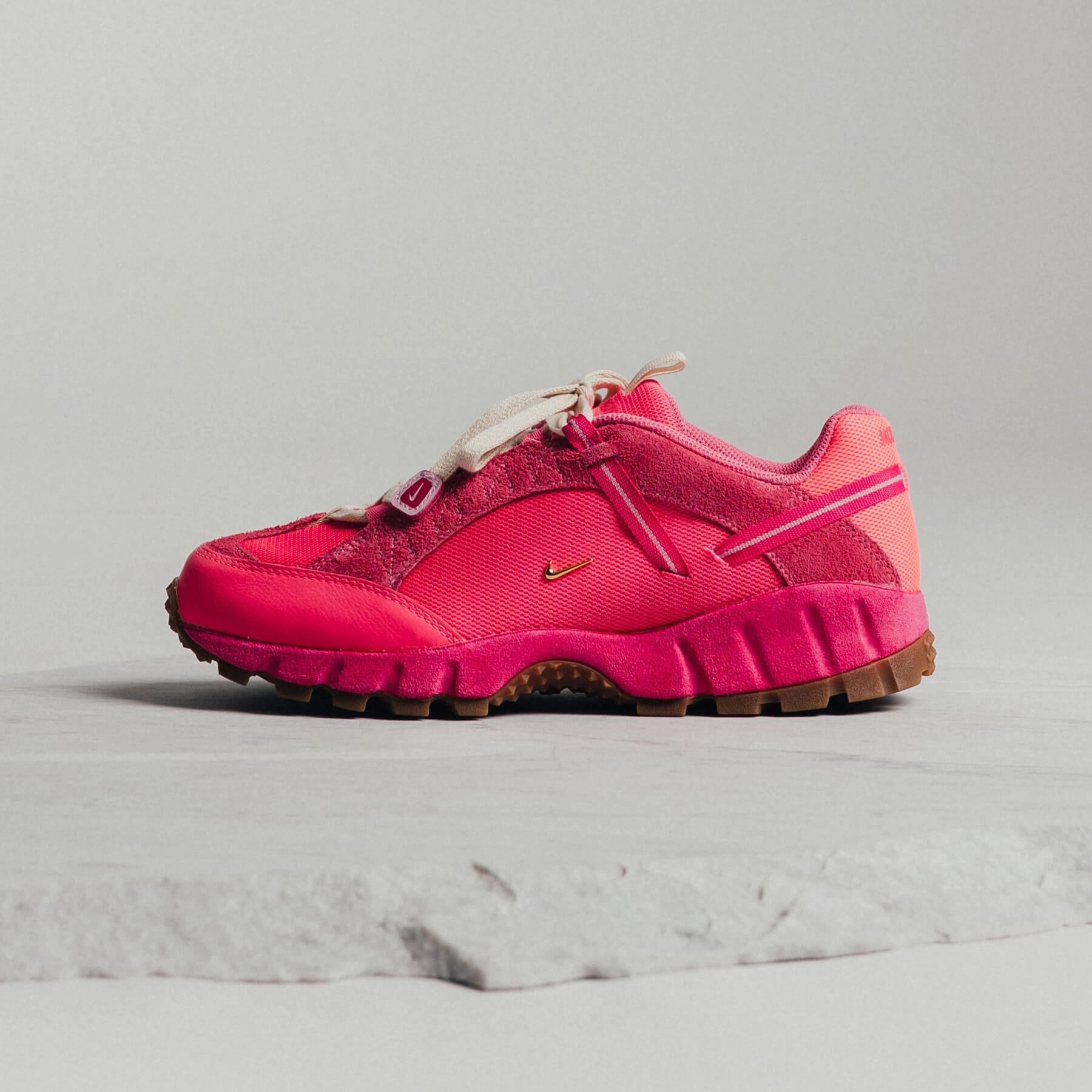 Lined Upper Fashion Rush Nike Air Humara LX Jacquemus Pink