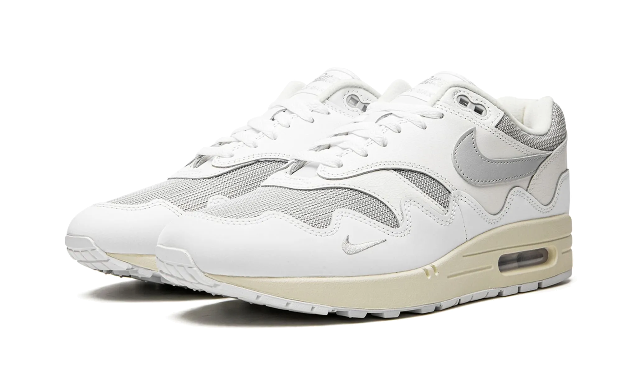 Cushioned Frame Nike Air Max 1 Patta White Grey