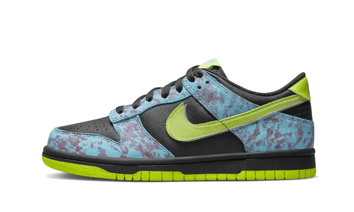 Male runner Dunk Low Acid Wash