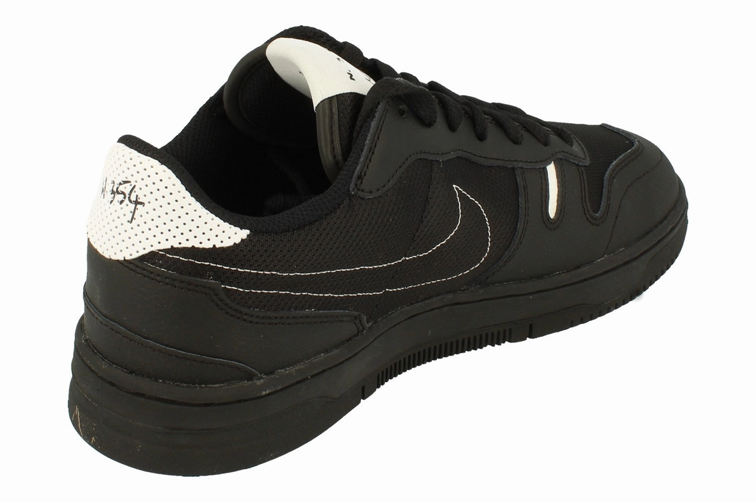CasualWear Balanced Impact Nike Squash-Type Mens Trainers Ct2922 001