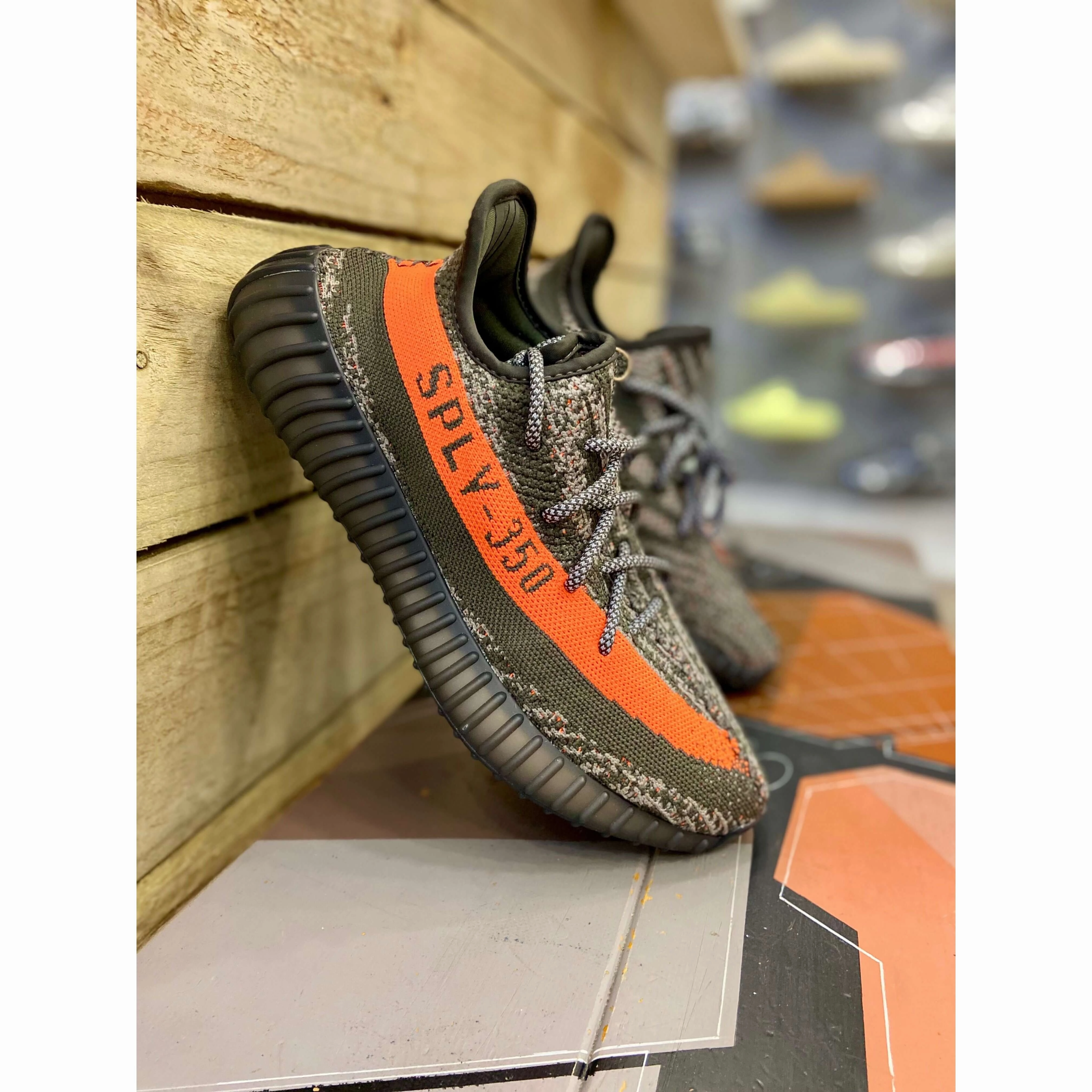 adidas Yeezy Boost 350 V2 Carbon Beluga Fast Step Sleek Look