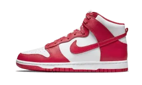 terrain - specific shoes Dunk High University Red