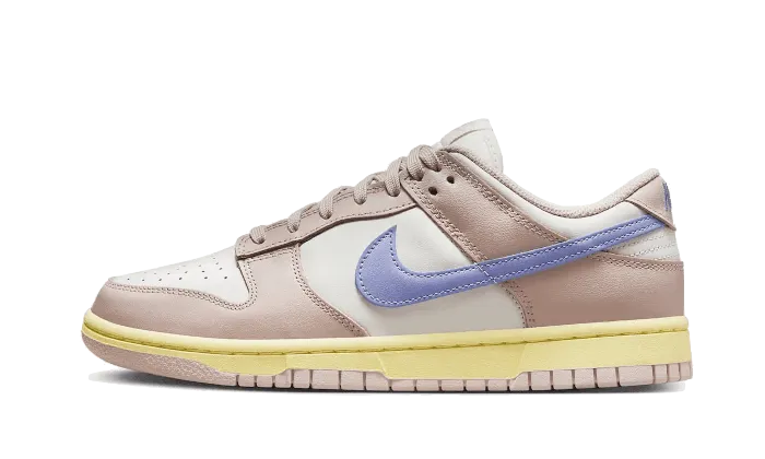 running in a racecourse hill - training shoes Dunk Low Pink Oxford White
