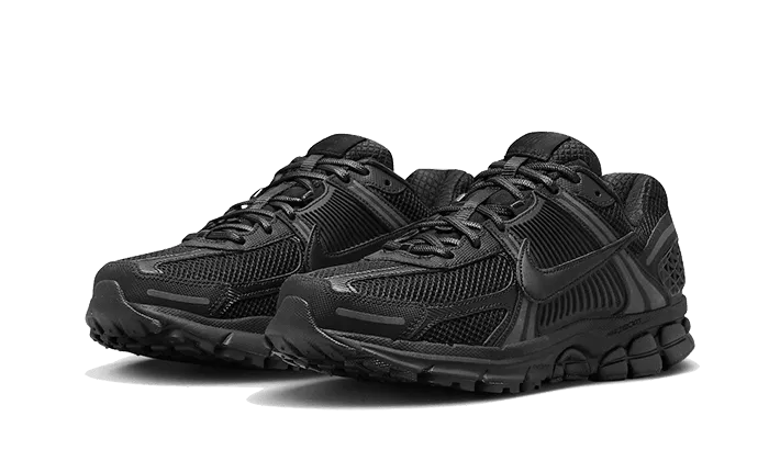 Vomero 5 Triple Black buckle - fastener running gear flexible shoes