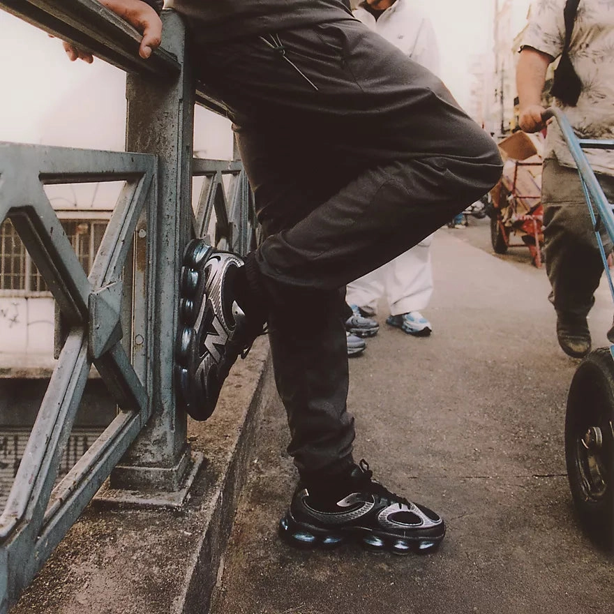 New Balance Abzorb 2000 Black avec Dark Silver Metallic et Light Chrome Blue All-Purpose Wear Urban Ride