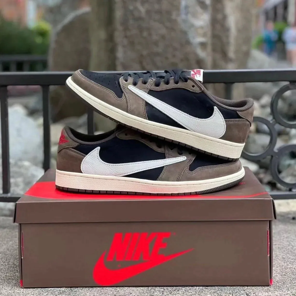 Neutral Footbed Nike Air Jordan 1 Low Travis Scott