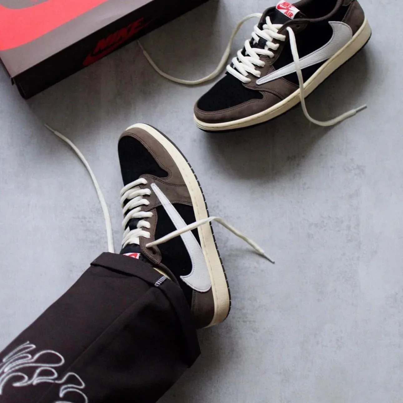 Nike Air Jordan 1 Low Travis Scott Light Travel