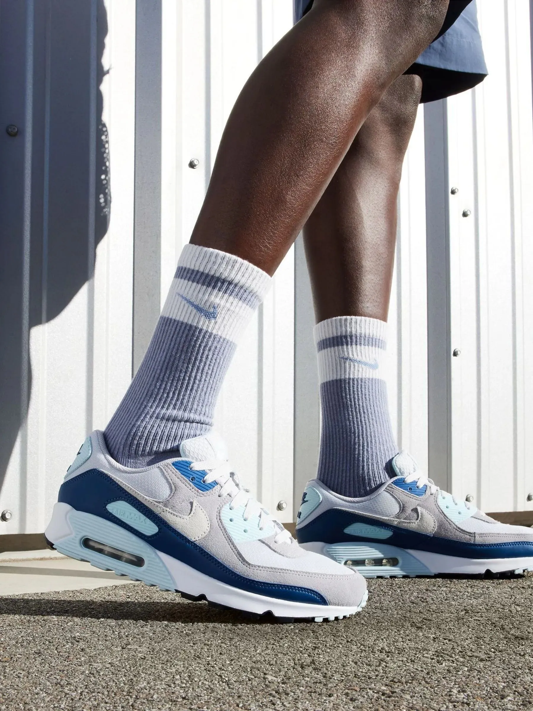 Bounce Walk Calm Tones Nike Air Max 90 Pure platinum/white/court blue