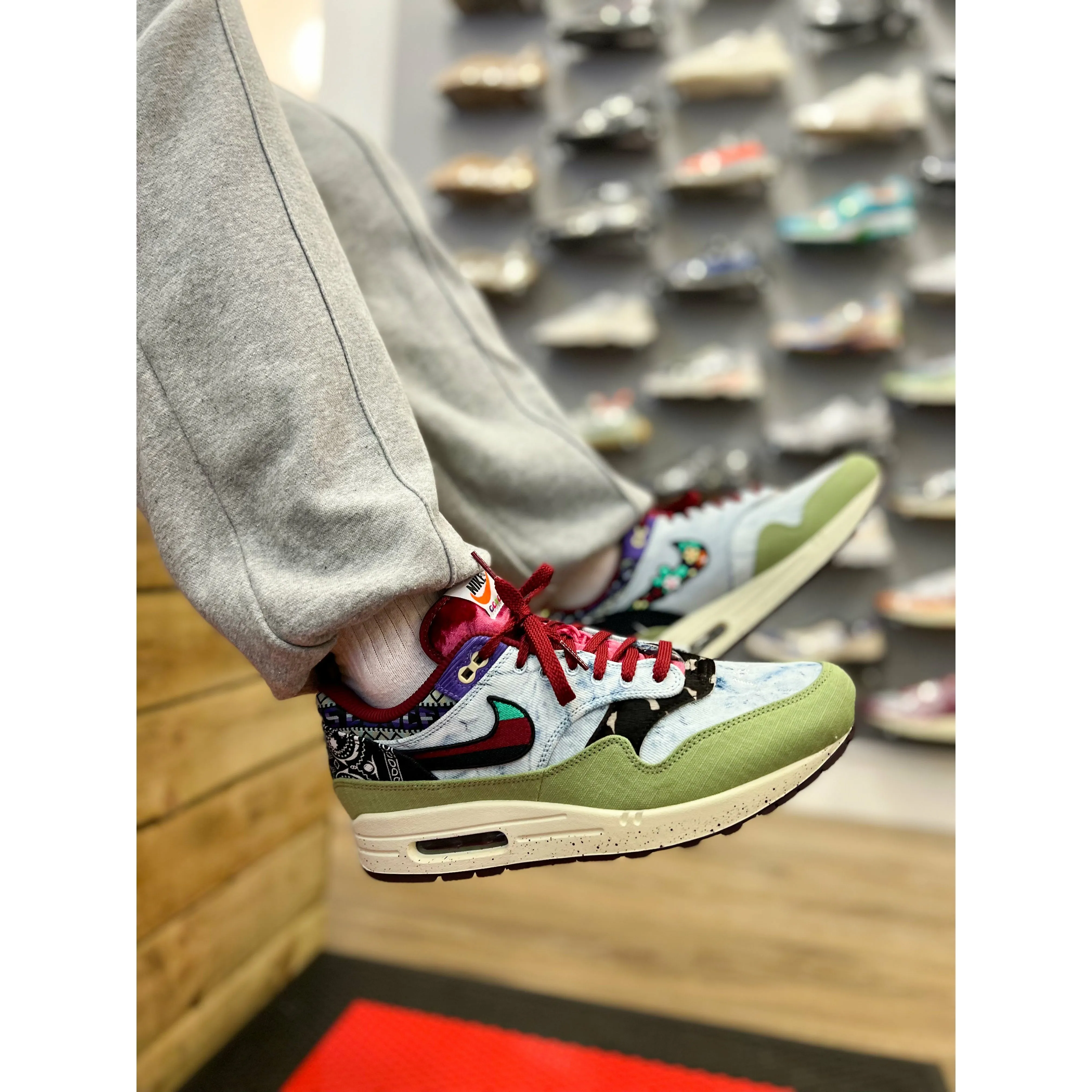 hydro - resistant - feature shoes anti - blister shoes Nike Air Max 1 SP Concepts Mellow