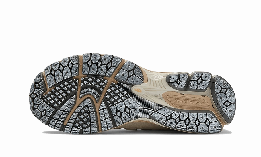 Relax Motion New Balance 1906R AURALEE Bone White