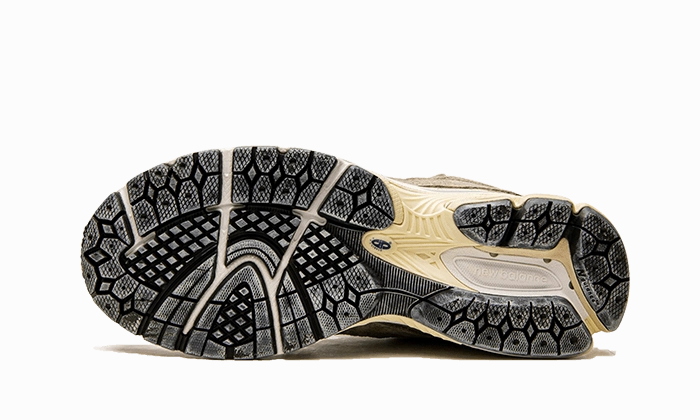 New Balance 2002R Protection Pack Mirage Grey Shock Diffusing Zip Up Design