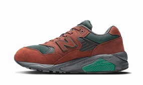 Basic Fit Performance Style New Balance 580 Beef and Broccoli