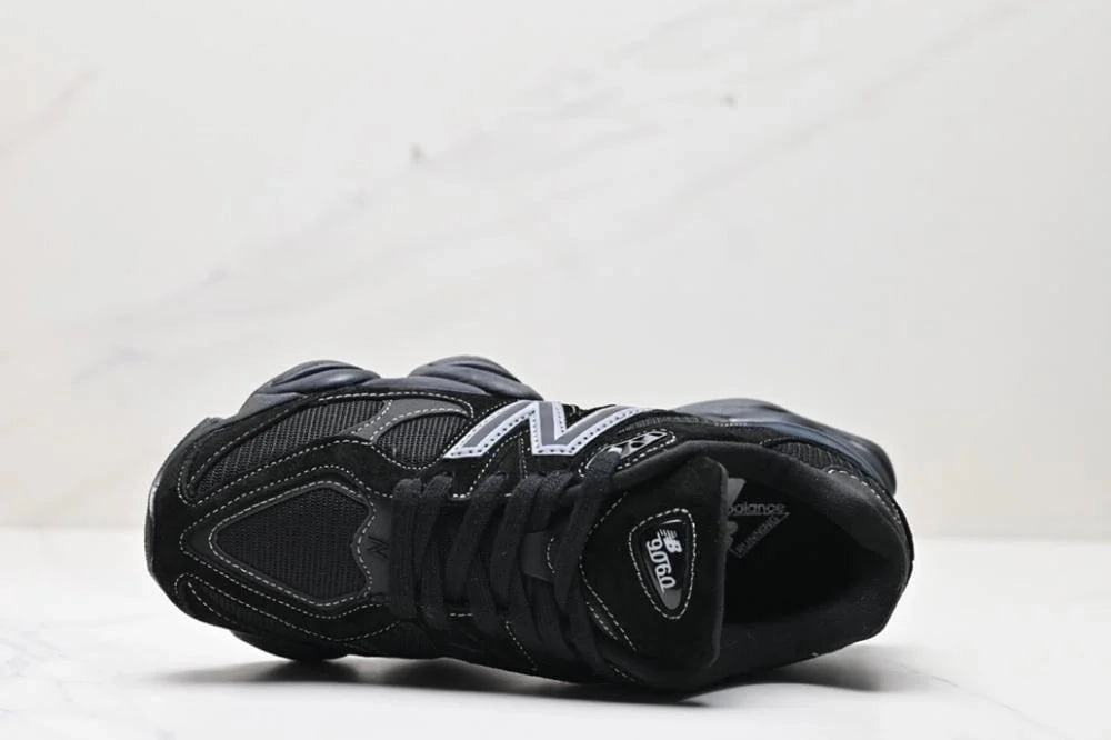 Light   Reflective New balance Black Travis