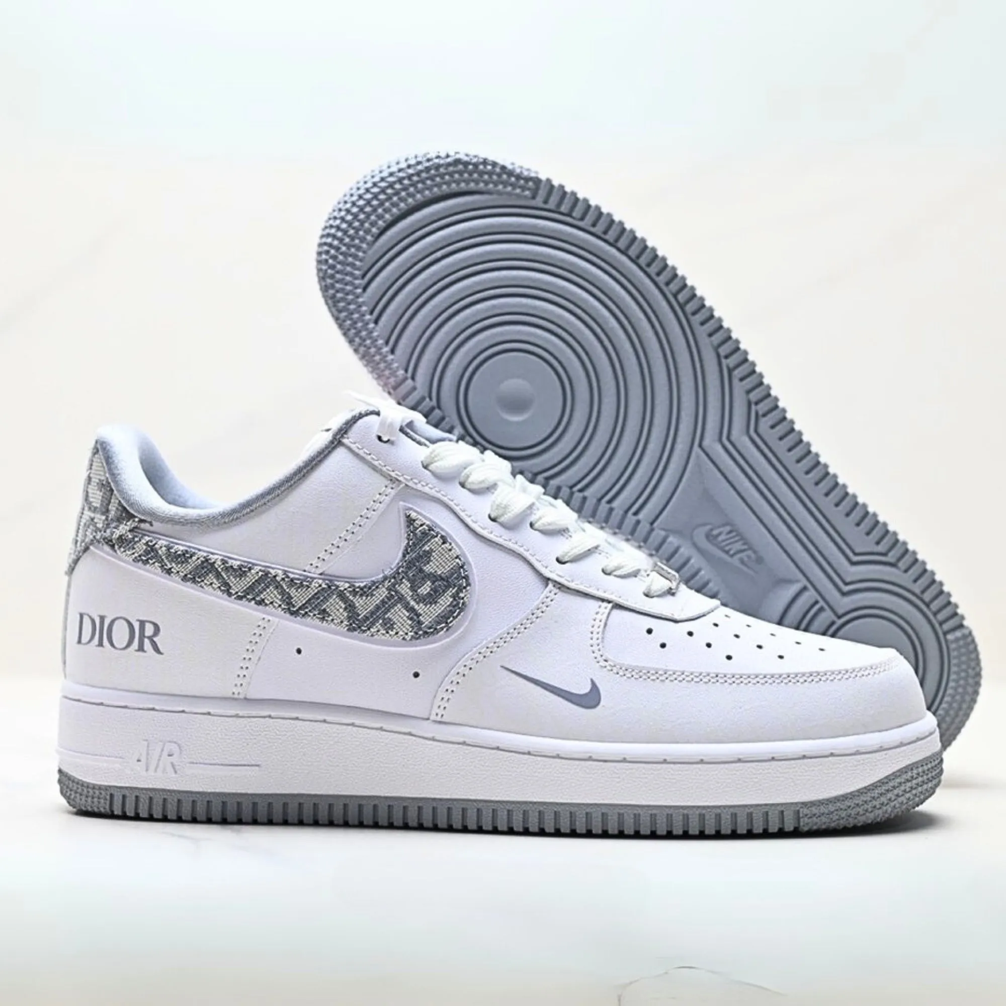 Barefoot feel Short Walks Nike Air force 1 Custom x Dior
