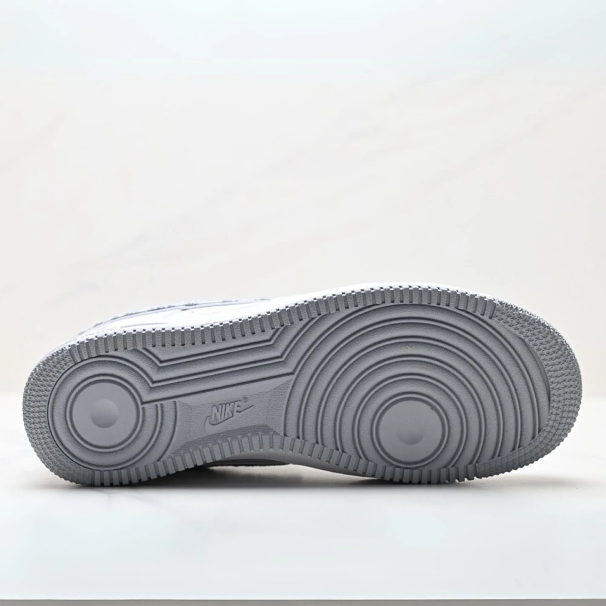 Shock-absorbent wear Nike Air force 1 Custom x Dior