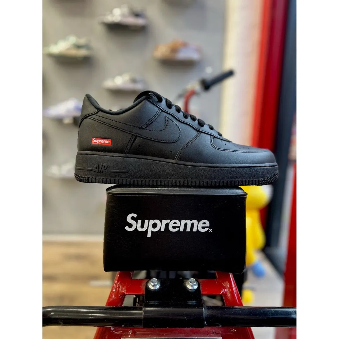 Nike Air Force 1 Low Supreme - Black Foot Support neutral - colors - versatility shoes