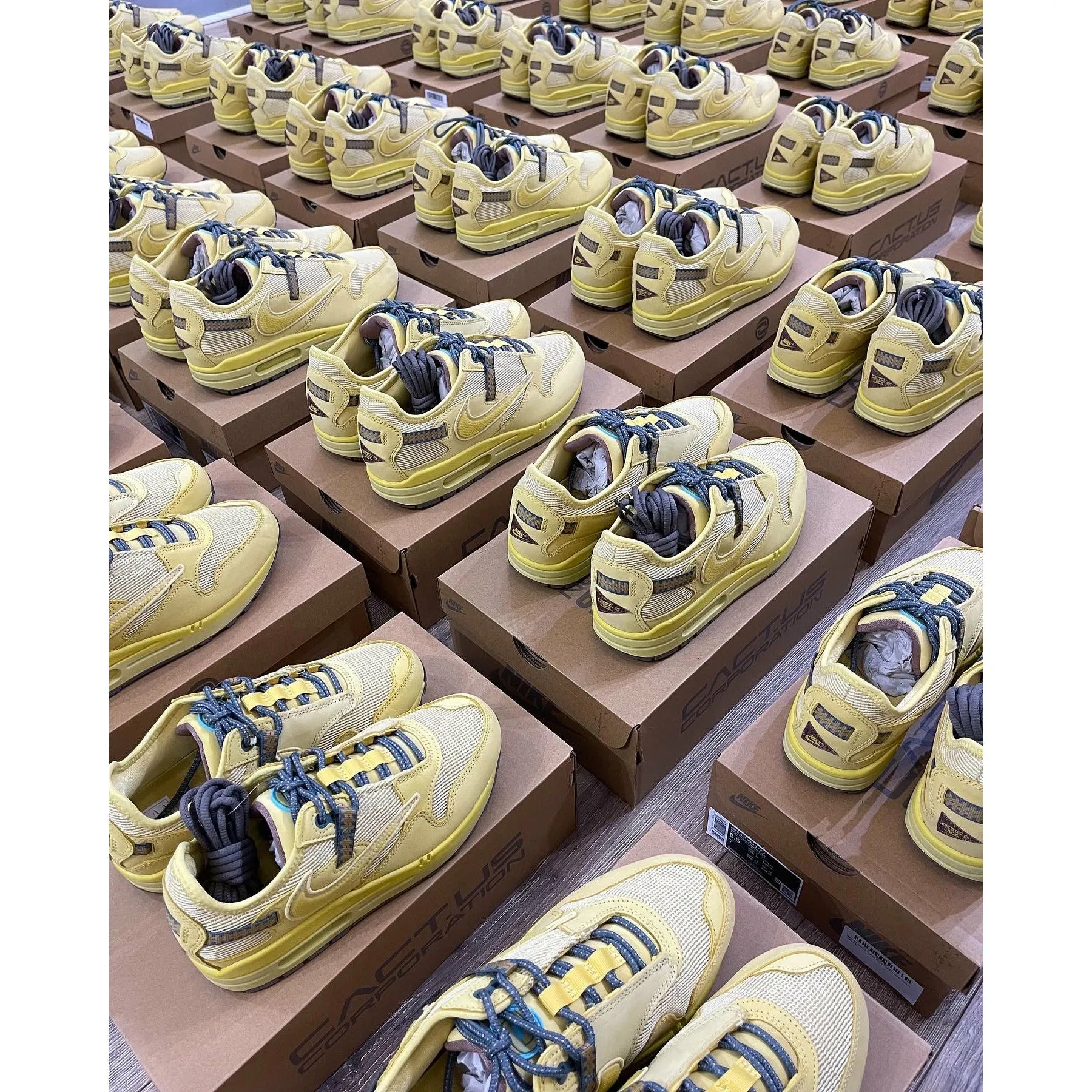 Nike Air Max 1 Travis Scott Cactus Jack Saturn Gold traditional shoes React