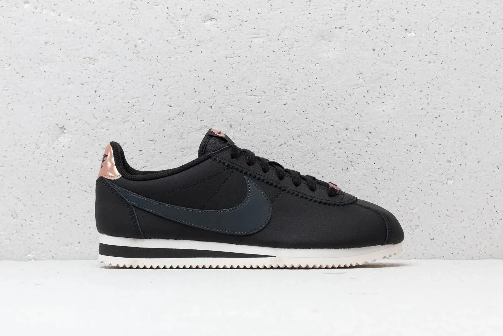 Soft Motion Nike CLASSIC CORTEZ LEATHER WMNS