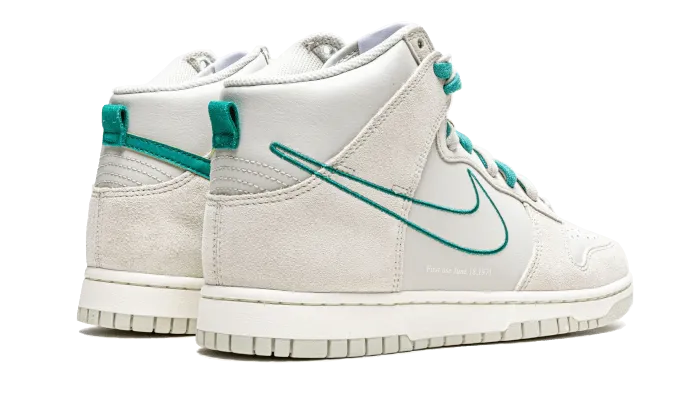 Pliable Nike Dunk High First Use Light Bone Green Noise