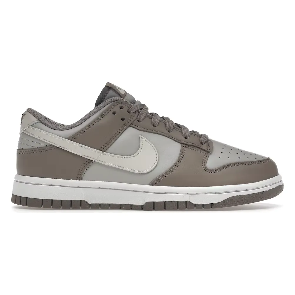 sports - team - themed running option relay running shoe suitability Nike Dunk Low Bone Beige (W)