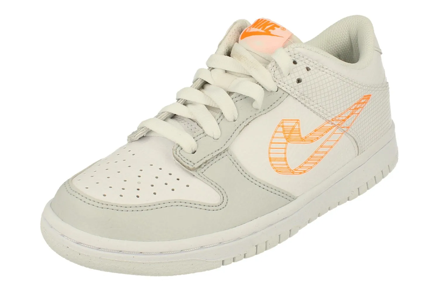 party - themed running option Nike Dunk Low Se GS M Trainers Dr0171 100
