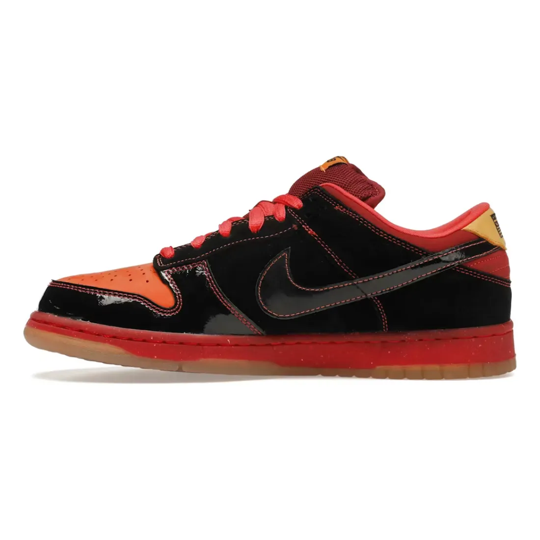running in international tracks shoes Nike SB Dunk Low Hawaii (2005)