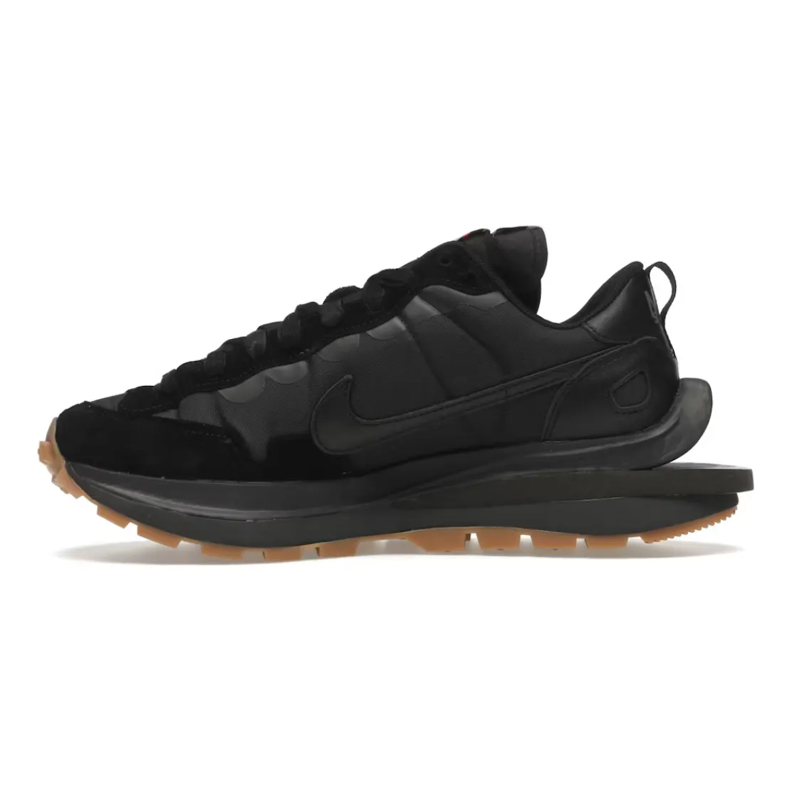 Nike Vaporwaffle Sacai Black Gum concrete running gear