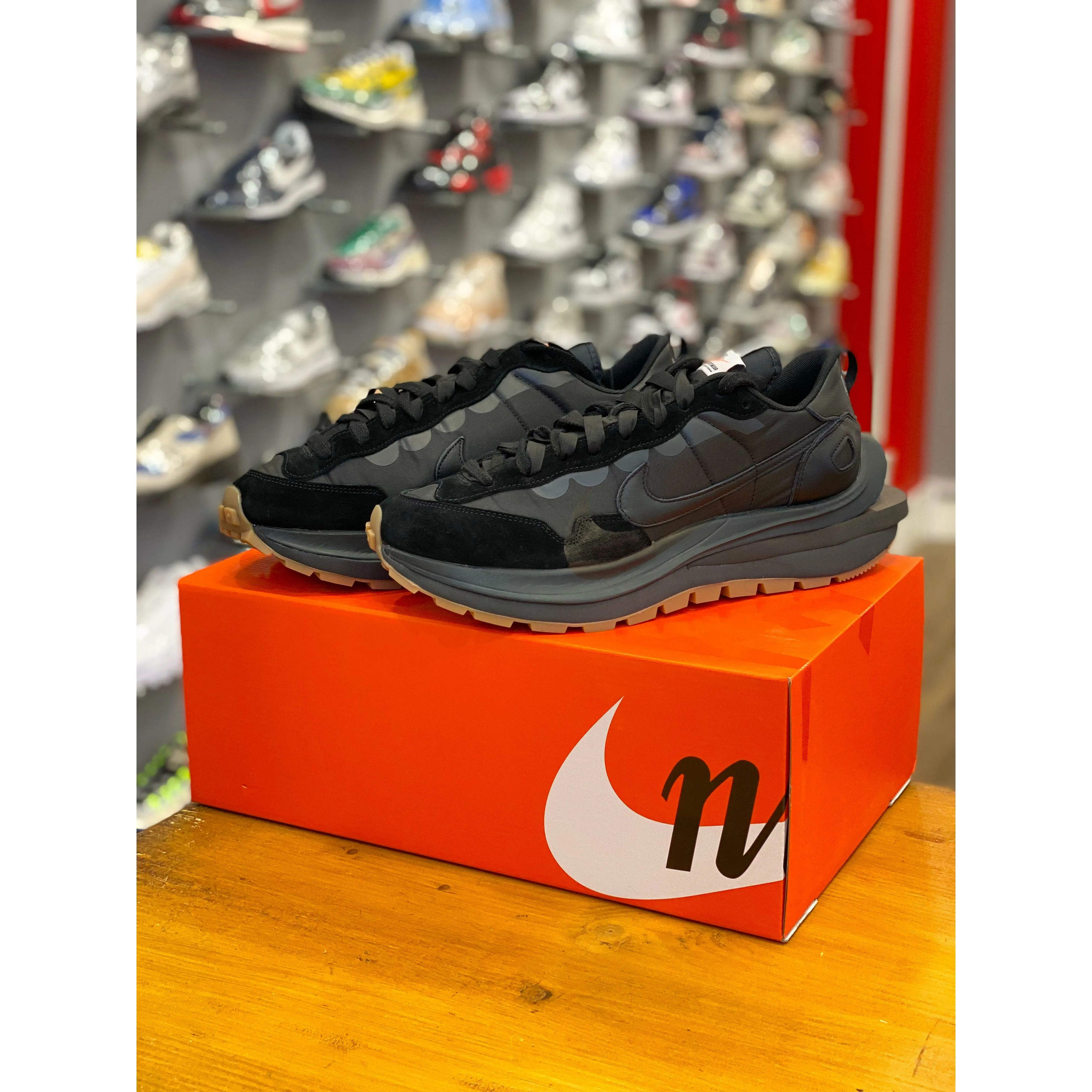 Nike Vaporwaffle Sacai Black Gum running shoes for casual female joggers Responsive foam