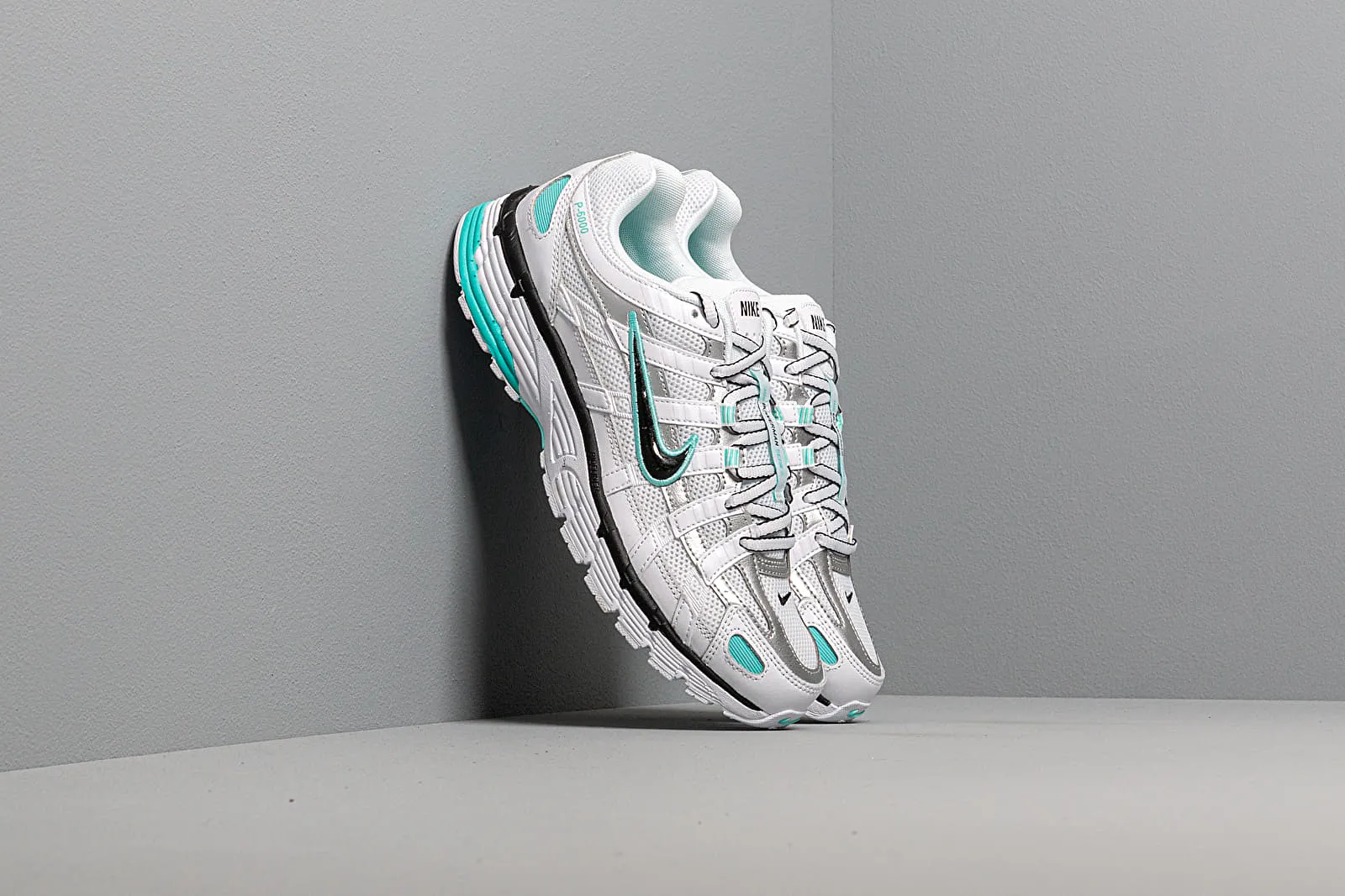 Nike W P-6000 White/ Black-Metallic Silver-Light Gym Routine