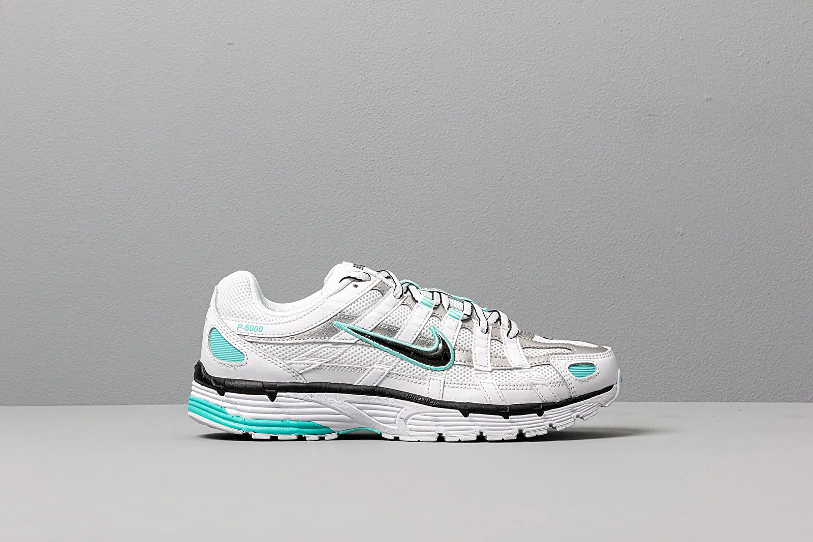 Nike W P-6000 White/ Black-Metallic Silver-Light Performance Ready