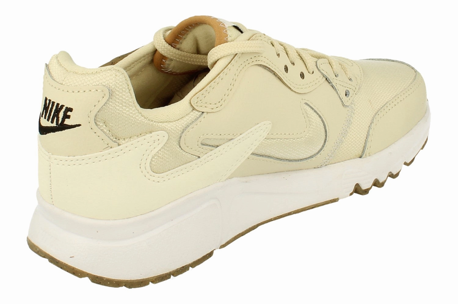 country roads standard - fit Nike Atsuma Womens Trainers Cn4493 200