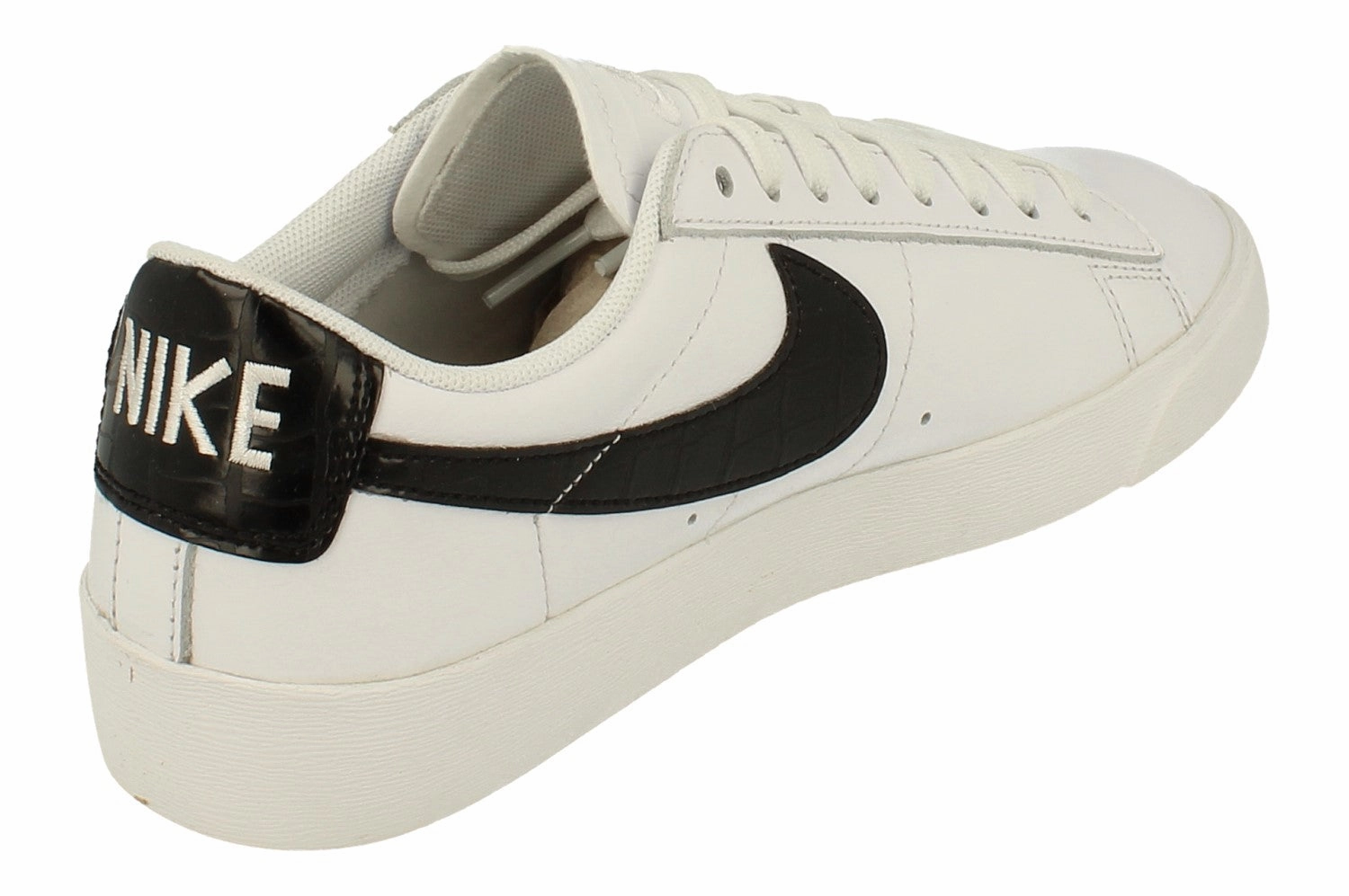Practical Nike Womens Blazer Low Trainers Bq0033 100