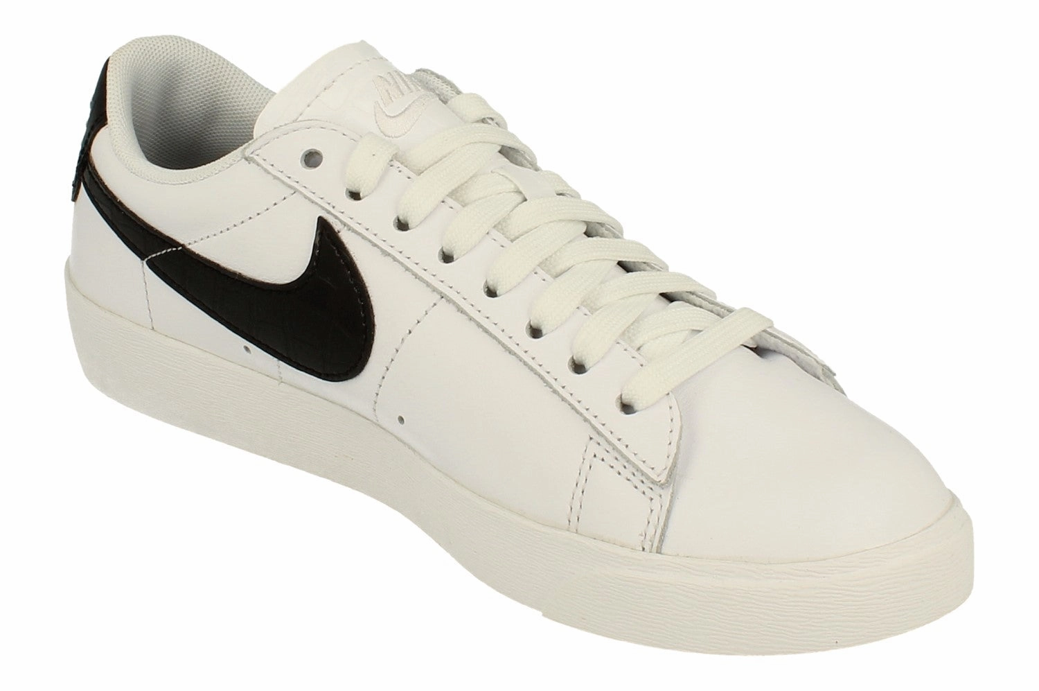 Adjustable Belt tapered toe - box Nike Womens Blazer Low Trainers Bq0033 100
