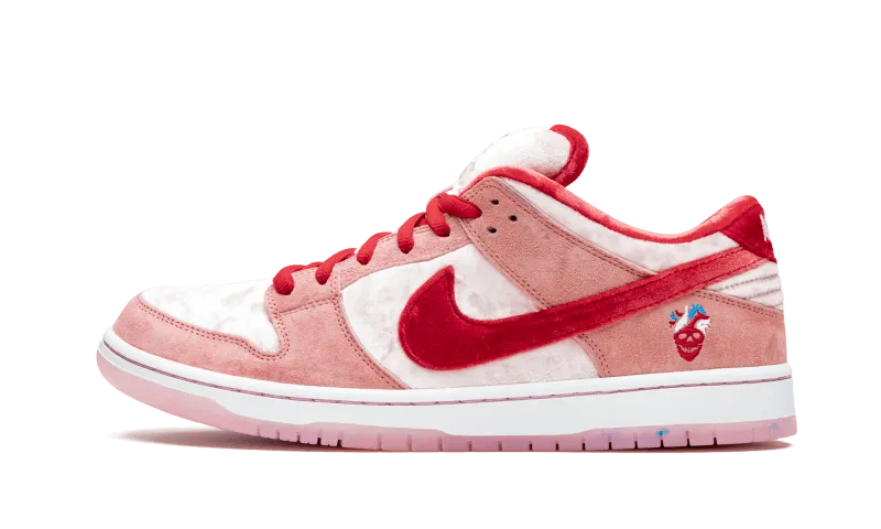 City Pace Nike SB Dunk Low StrangeLove