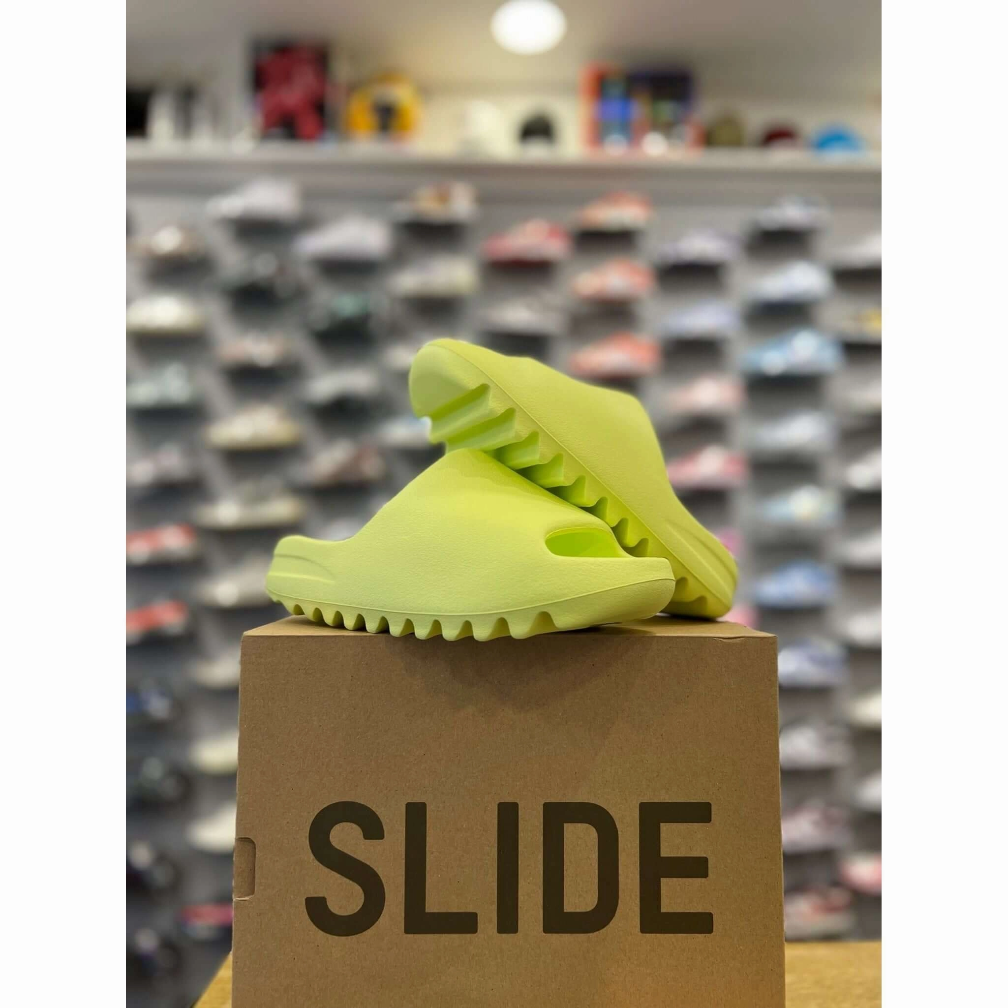Cloud Feel adidas Yeezy Slide Glow Green
