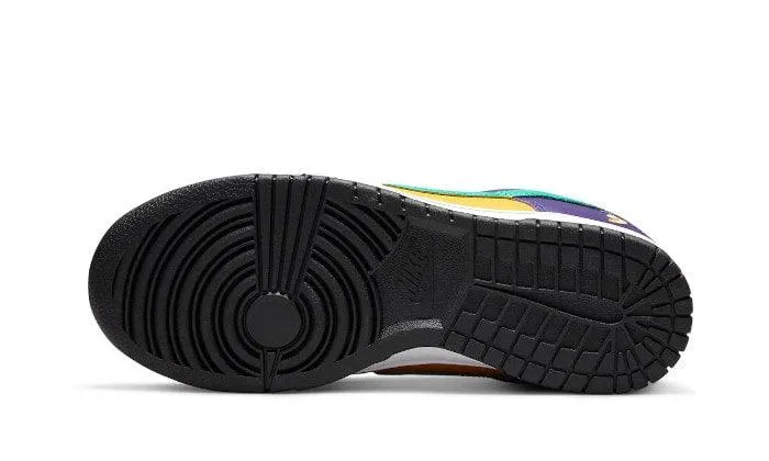 Dunk Low Lisa Leslie running in a bamboo bridge area shoes