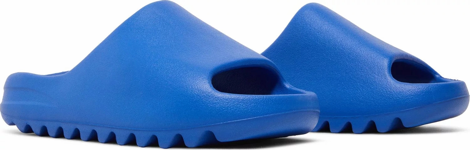 slim fit Adidas Yeezy Slide Azure