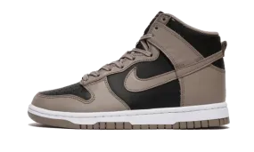 horror - themed running gear Dunk High Moon Fossil