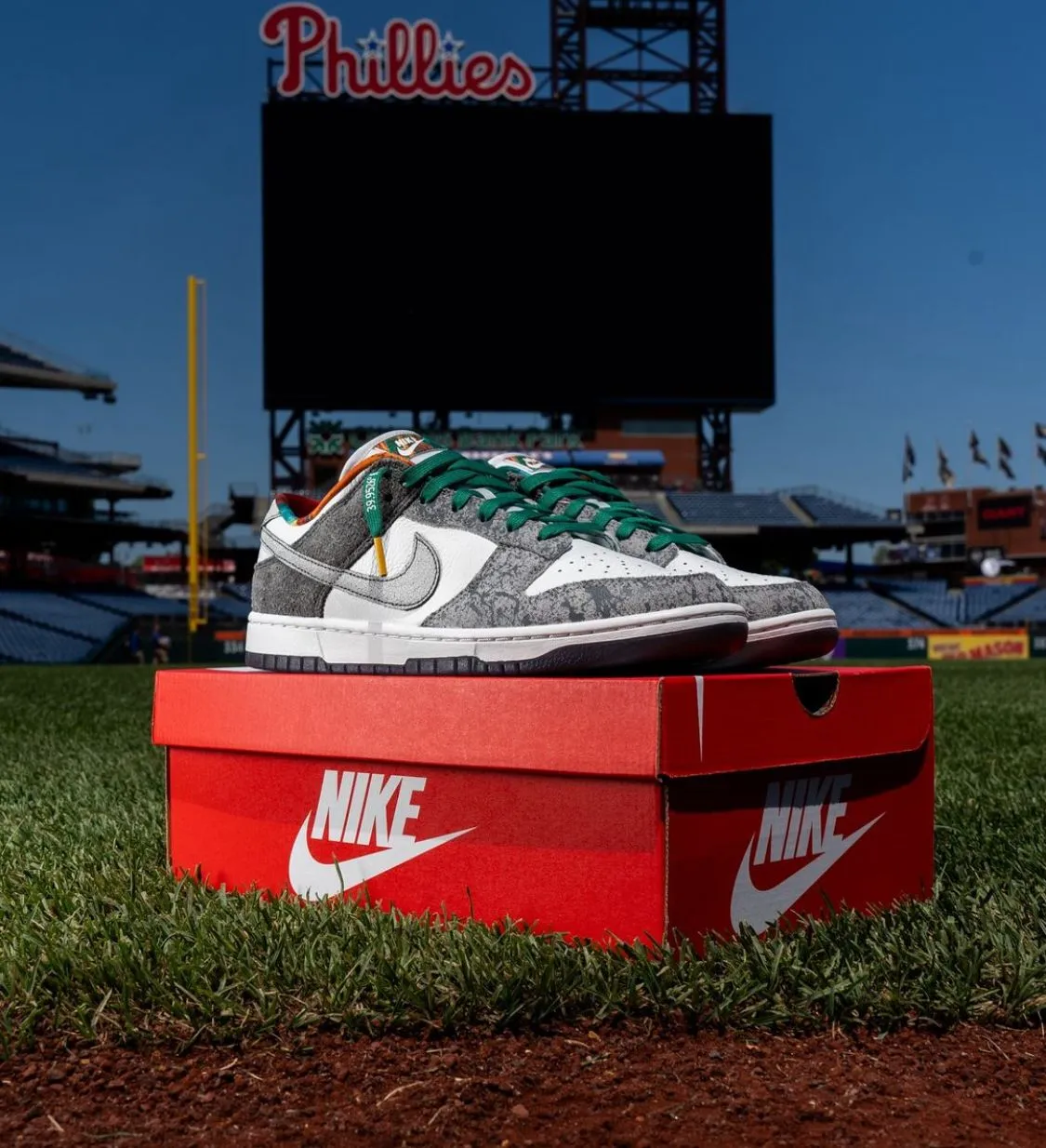 Nike Dunk Low "Philly" Move Light Modern Edge